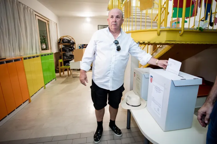 FANI ZASJENILA KERUMA U KREACIJI OD 17.000 KUNA: Svi su pogledi bili na njezinim oblinama u pripijenoj haljini