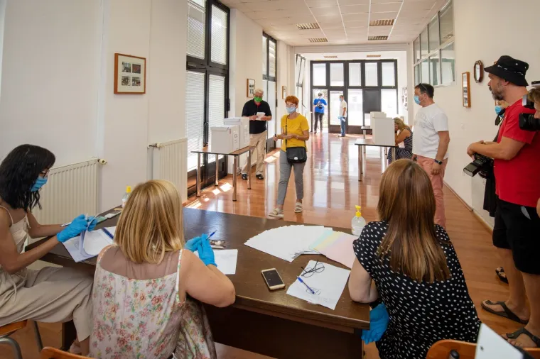 05.07.2020., Pula - Ulazak gradjana na biraliste u Vodotornju.
Photo: Srecko Niketic/PIXSELL