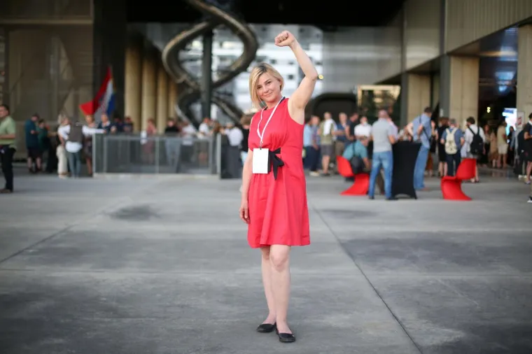 Pogledajte najbolje od izborne noći: Neki su slavili, neki tugovali, a lice SDP-ovke Sabine Glasovac govori sve!