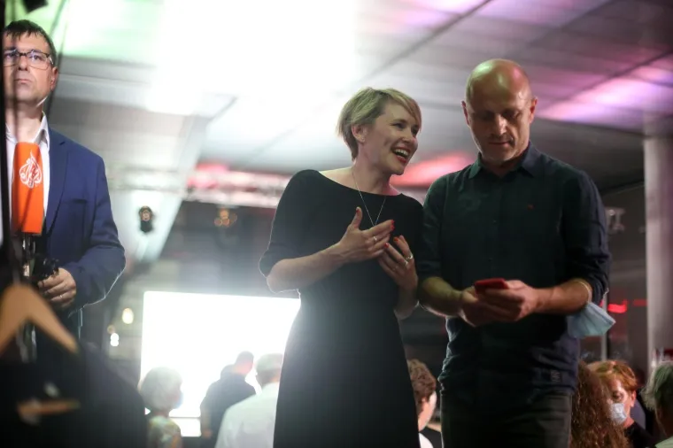 Pogledajte najbolje od izborne noći: Neki su slavili, neki tugovali, a lice SDP-ovke Sabine Glasovac govori sve!