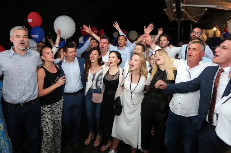 Pogledajte najbolje od izborne noći: Neki su slavili, neki tugovali, a lice SDP-ovke Sabine Glasovac govori sve!