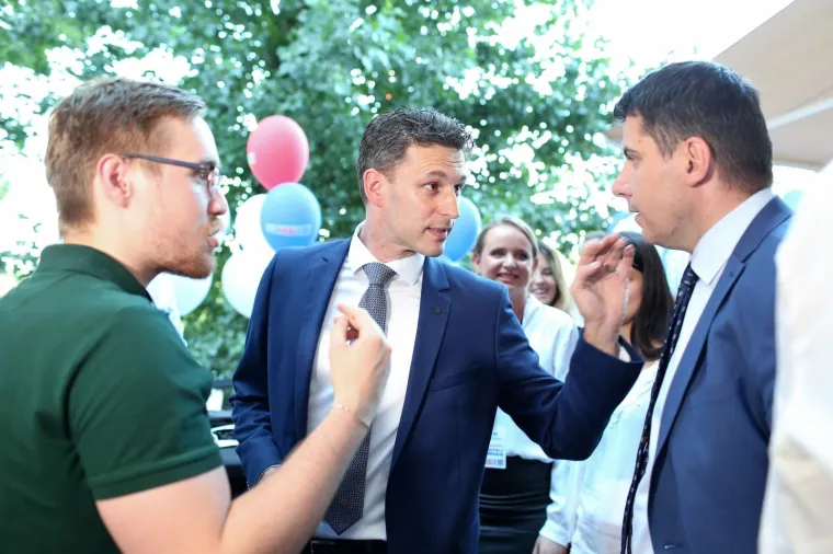 Pogledajte najbolje od izborne noći: Neki su slavili, neki tugovali, a lice SDP-ovke Sabine Glasovac govori sve!