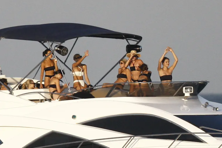 [FOTO] PAPARAZZI U MEKSIKU TAJNO SNIMILI NOVI ZVJEZDANI PAR: Pogledajte &scaron;to su sve radili, tada je do&scaron;la i potvrda nagađanja