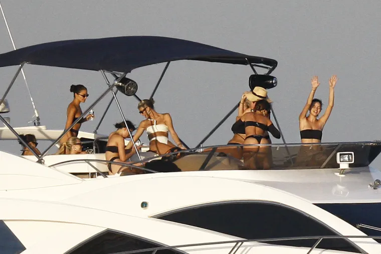 [FOTO] PAPARAZZI U MEKSIKU TAJNO SNIMILI NOVI ZVJEZDANI PAR: Pogledajte &scaron;to su sve radili, tada je do&scaron;la i potvrda nagađanja