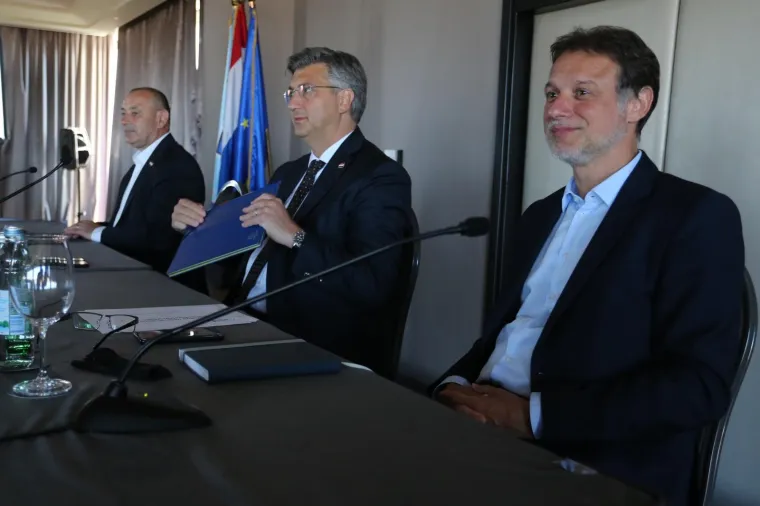 Zagreb - Hotel Westin, Zajednička sjednica Predsjednistva i Nacionalnog vijeca HDZ-a. Tomo Medved, Andrej Plenković, Gordan Jandroković. Photo: Dalibor Urukalovic/PIXSELL
