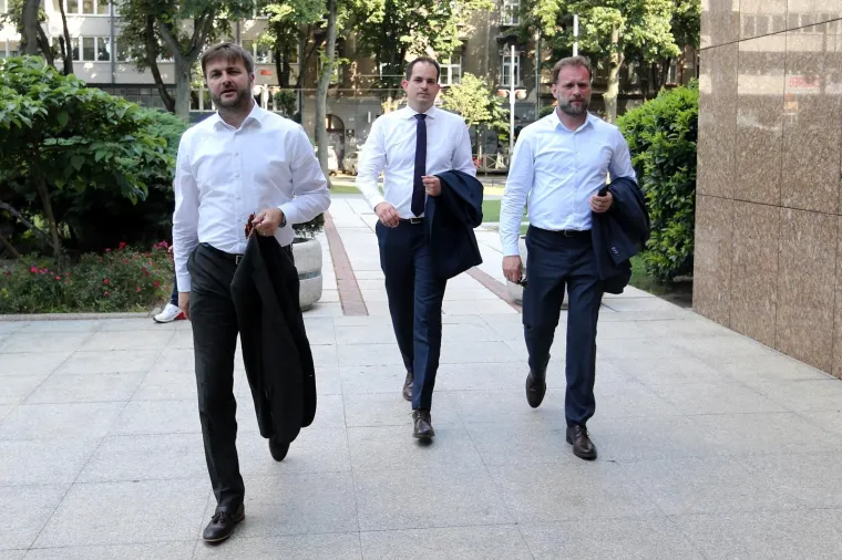 SJEDNICA VRHA HDZ-A: U zagrebački Westin došli premijer, ministri i istaknuti članovi stranke