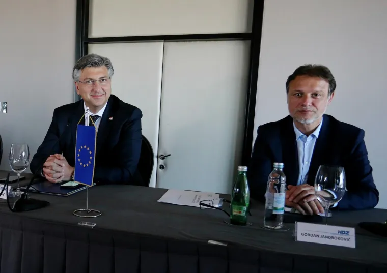 SJEDNICA VRHA HDZ-A: U zagrebački Westin došli premijer, ministri i istaknuti članovi stranke