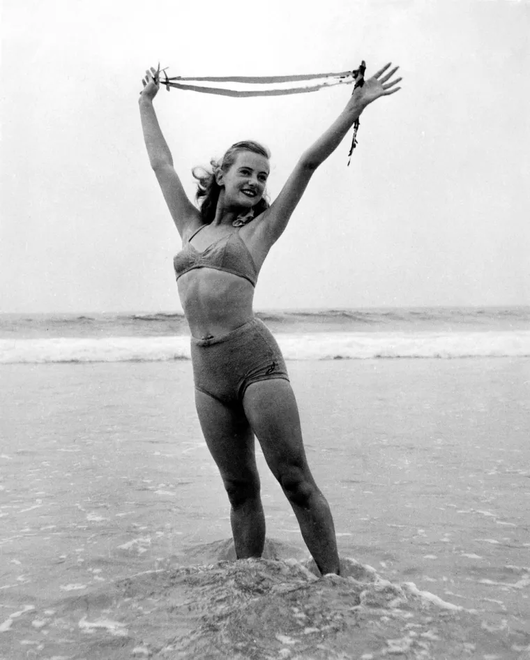 BIKINI NEKAD I SAD - UOČITE RAZLIKU: Tada je pokrivao malo vi&scaron;e kože, ali su se žene itekako imale čime pohvaliti