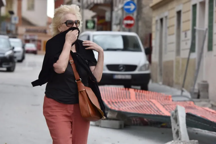 &Scaron;ibenik: Olujni udari bure noćas dosezali skoro 100 kilometara na sat