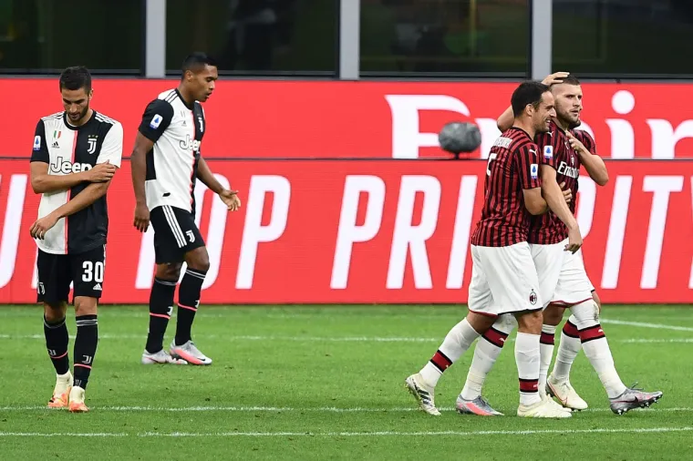 [FOTO] MISLILI STE MENE ZAUSTAVITI, BA&Scaron; STE LUDI?! Rebić je pokazao klasu; Prizori za pamćenje