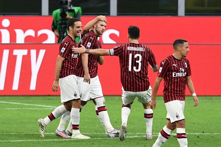 [FOTO] MISLILI STE MENE ZAUSTAVITI, BA&Scaron; STE LUDI?! Rebić je pokazao klasu; Prizori za pamćenje