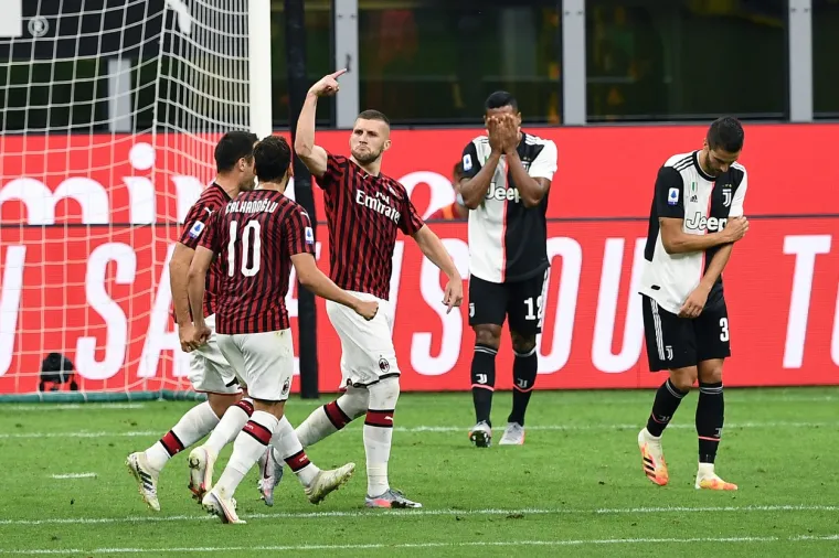 [FOTO] MISLILI STE MENE ZAUSTAVITI, BA&Scaron; STE LUDI?! Rebić je pokazao klasu; Prizori za pamćenje