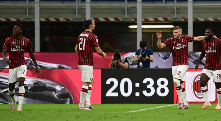 [FOTO] MISLILI STE MENE ZAUSTAVITI, BA&Scaron; STE LUDI?! Rebić je pokazao klasu; Prizori za pamćenje