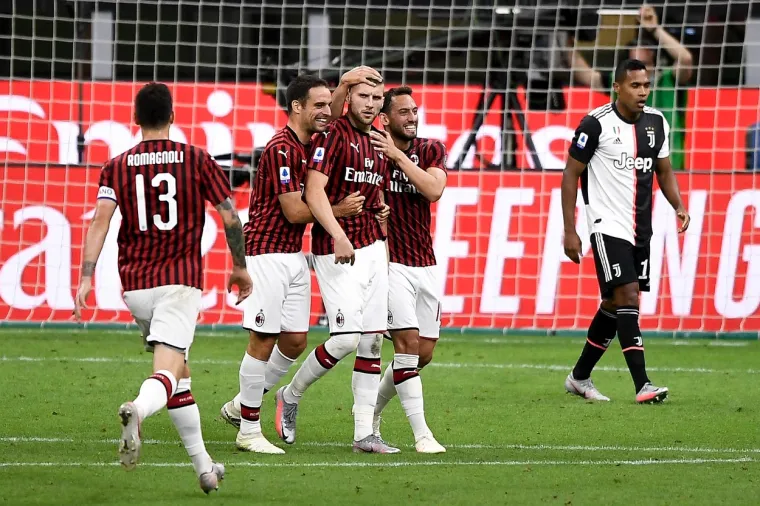 [FOTO] MISLILI STE MENE ZAUSTAVITI, BA&Scaron; STE LUDI?! Rebić je pokazao klasu; Prizori za pamćenje