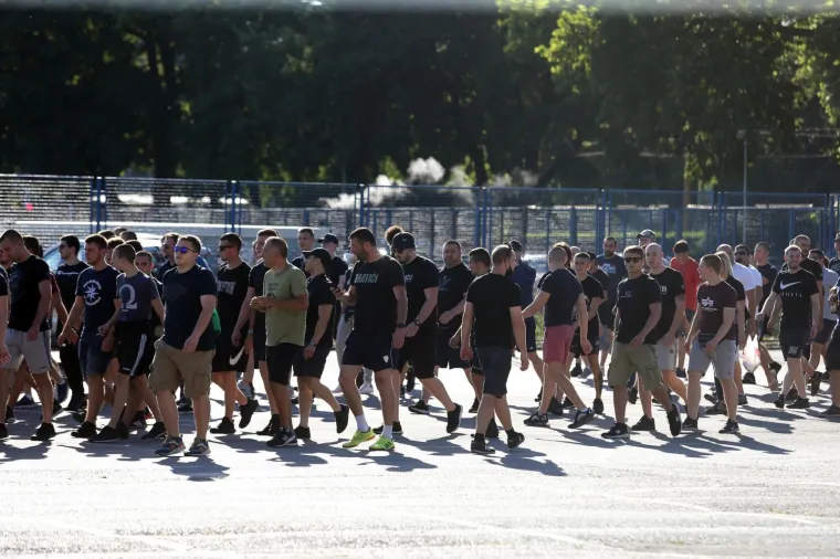 Navijači Dinama Bad Blue Boysi okupili su se u srijedu popodne ispred stadiona Maksimir.