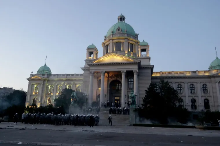 08, jul, 2020, Beograd - Protest građana ispred Skup&scaron;tine Srbije. Foto: Antonio Ahel/ATAImages