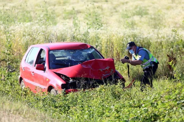 Te&scaron;ka nesreća kod Karlovca: Sudarila se dva auta i motocikl, poginula je jedna osoba