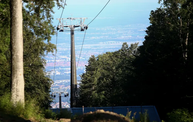 Ni korona, niti potres nisu zaustavili gradnju sljemenske žičare: Pogledajte kako napreduju radovi