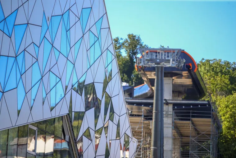 Ni korona, niti potres nisu zaustavili gradnju sljemenske žičare: Pogledajte kako napreduju radovi