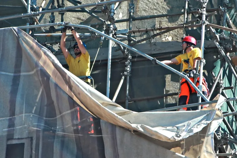 Nastavljena obnova zagrebačke katedrale: Vješti alpinisti saniraju potrganu skelu