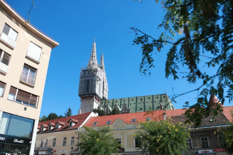 Nastavljena obnova zagrebačke katedrale: Vješti alpinisti saniraju potrganu skelu