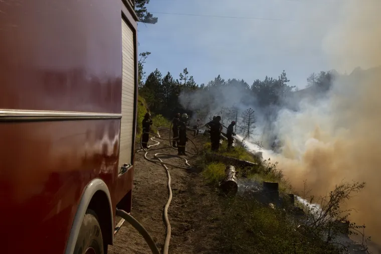 Opet gori kod Sinja: Požar gasi 60 vatrogasaca, dva kanadera i dva air-traktora