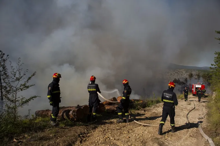 Opet gori kod Sinja: Požar gasi 60 vatrogasaca, dva kanadera i dva air-traktora