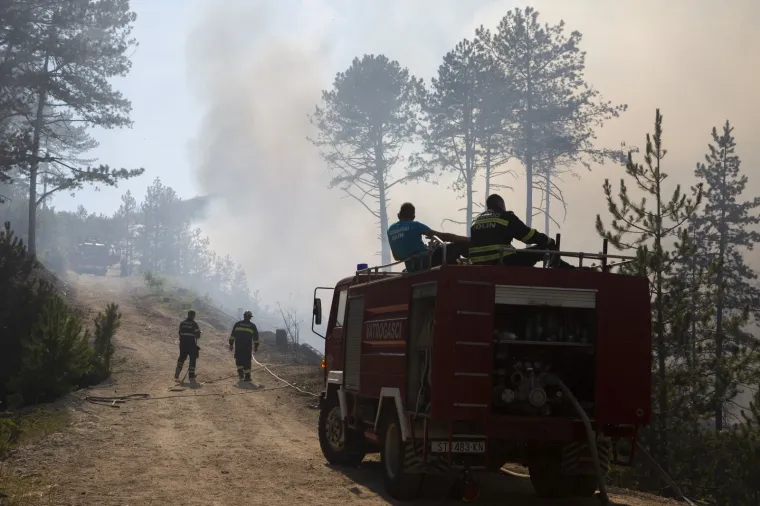 Opet gori kod Sinja: Požar gasi 60 vatrogasaca, dva kanadera i dva air-traktora