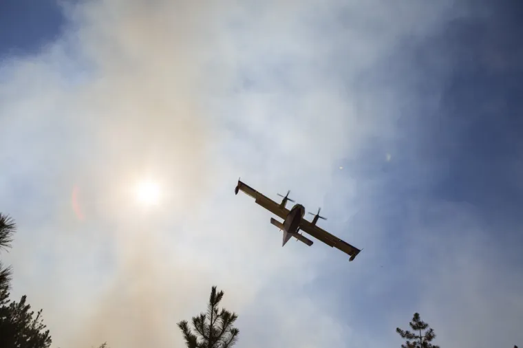 Opet gori kod Sinja: Požar gasi 60 vatrogasaca, dva kanadera i dva air-traktora