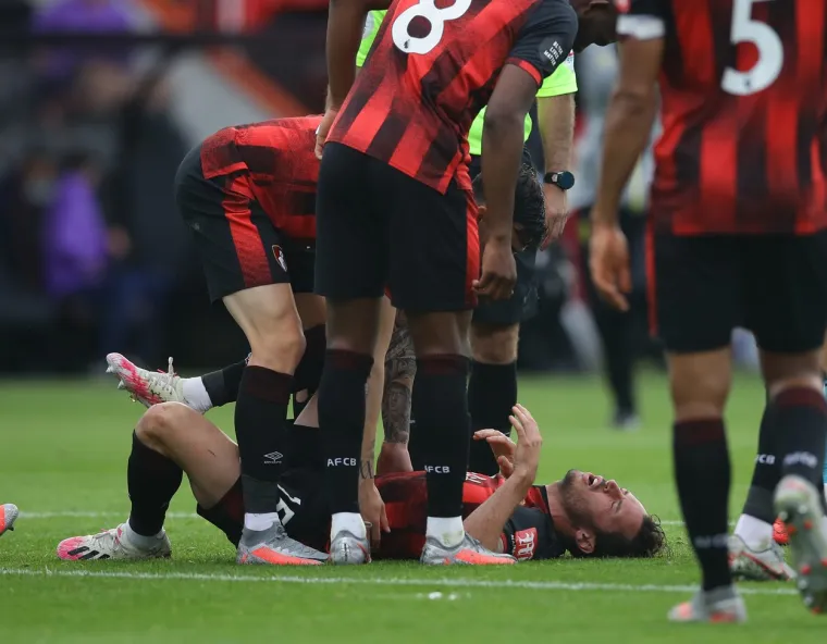 Sudačka nadoknada susreta između jučerašnjeg susreta 34. kola Premier lige Bournemoutha i Tottenhama (0:0) na Dean Cortu u Kings Parku, trajala je čak 12 minuta, a razlog tome je teška ozljeda Adama Smitha.