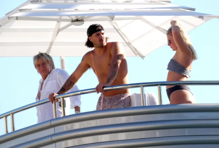 ROD STEWART UŽIVA U ČARIMA HRVATSKE: Nakon Dubrovnika i Korčule uplovio u hvarsku luku