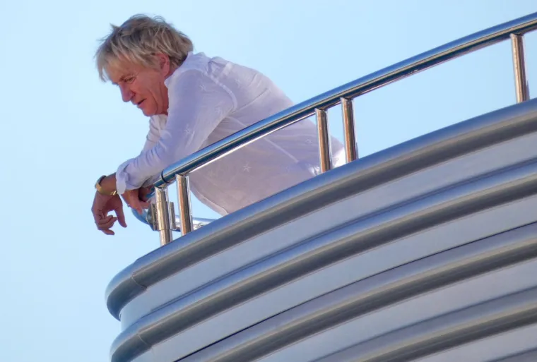 ROD STEWART UŽIVA U ČARIMA HRVATSKE: Nakon Dubrovnika i Korčule uplovio u hvarsku luku