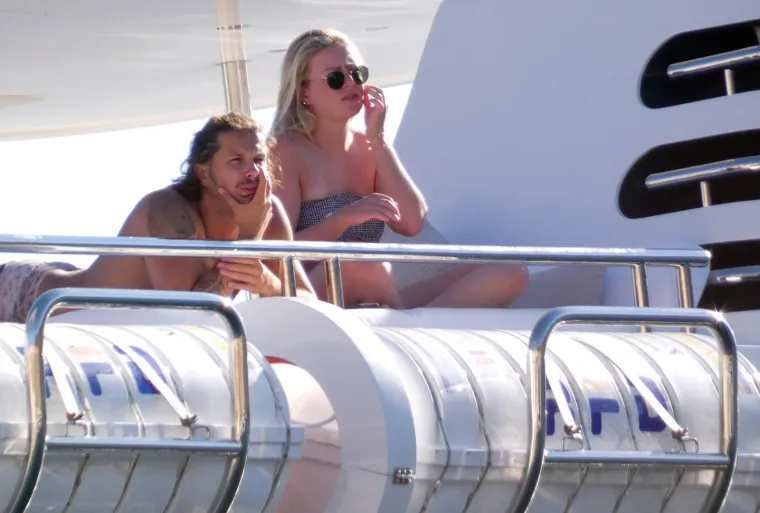 ROD STEWART UŽIVA U ČARIMA HRVATSKE: Nakon Dubrovnika i Korčule uplovio u hvarsku luku