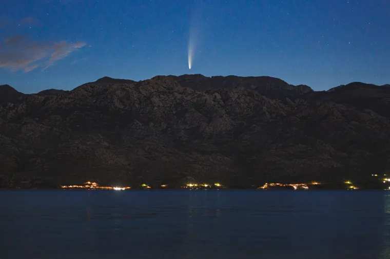 Ražanac - Komet C2020 F3 Neowise iznad Velebita. Photo: Marko Dimic/PIXSELL