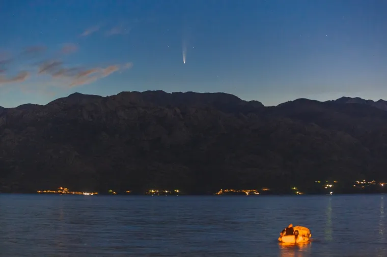 LJUDI, OVO MORATE VIDJETI: Fotoaparatom uhvatio komet iznad Velebita