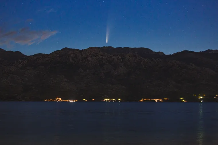 LJUDI, OVO MORATE VIDJETI: Fotoaparatom uhvatio komet iznad Velebita