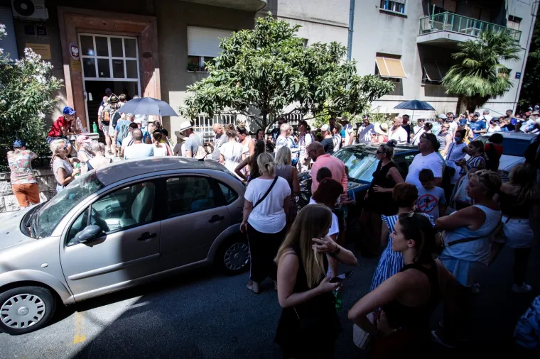 Poljaci okupirali Split: Satima u koloni čekali da glasaju na izborima, fizička distanca nije se po&scaron;tovala