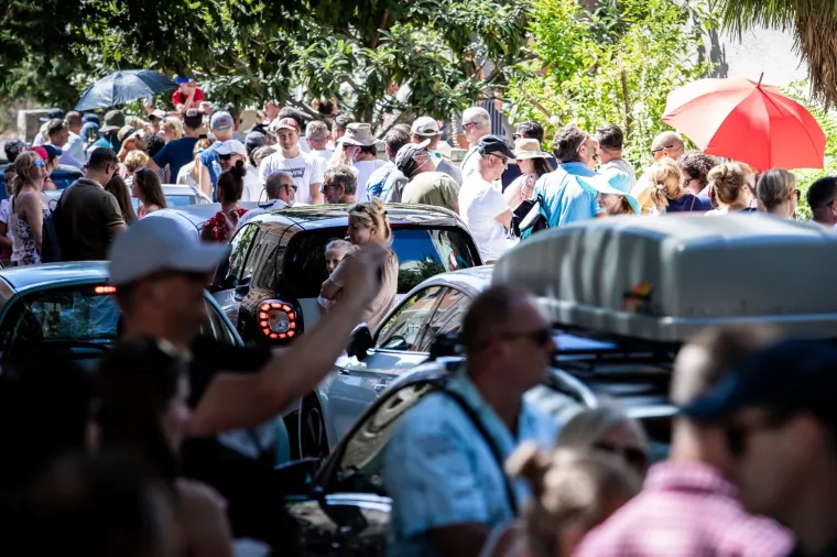 Poljaci okupirali Split: Satima u koloni čekali da glasaju na izborima, fizička distanca nije se po&scaron;tovala