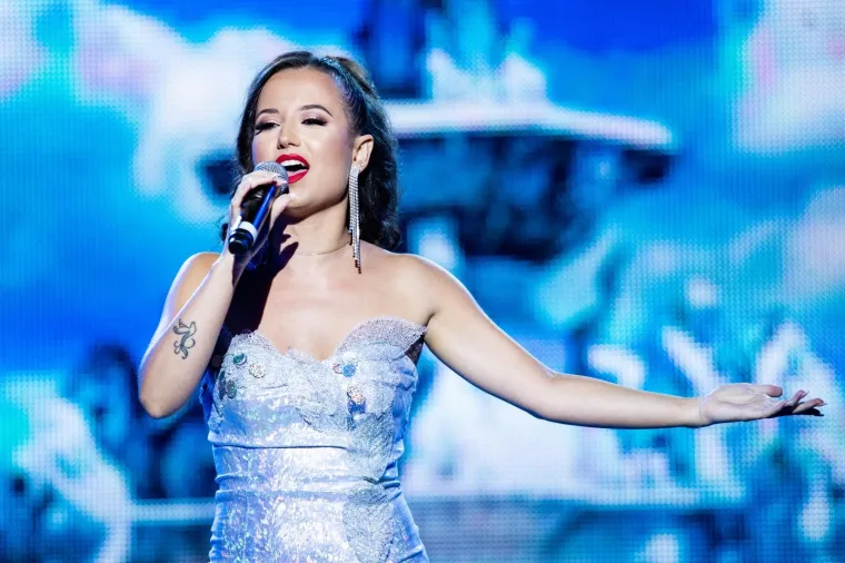 Najbolji debitant je Filomena koja je izvela pjesmu 'Izdalo me more'.