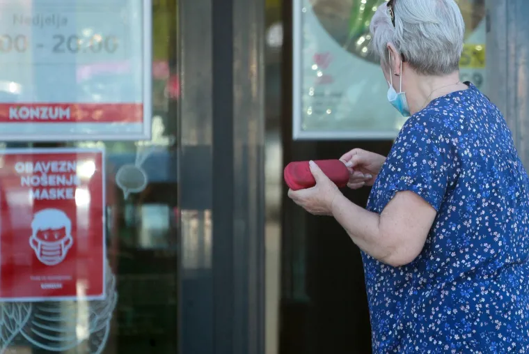 Život po novim pravilima: Ovako se od danas ide u trgovinu, a ni u kafićima vi&scaron;e ni&scaron;ta nije isto