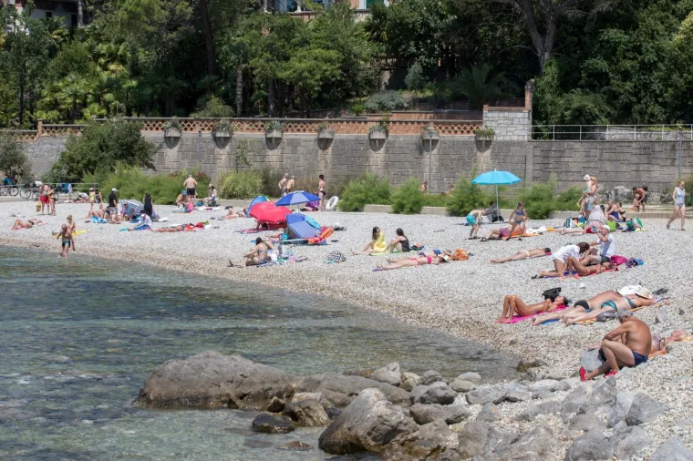 Neuobičajen prizor: U srcu sezone plaže na Jadranu se tek počinju puniti