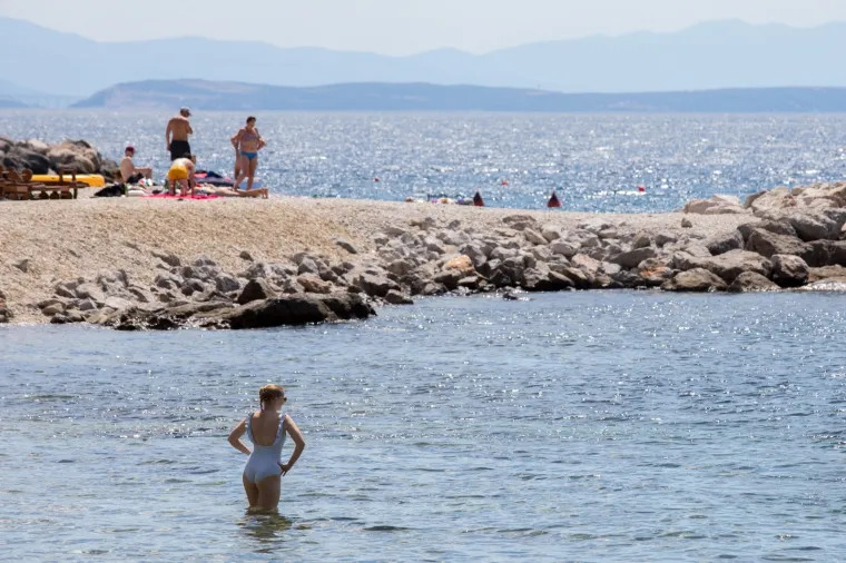 Neuobičajen prizor: U srcu sezone plaže na Jadranu se tek počinju puniti