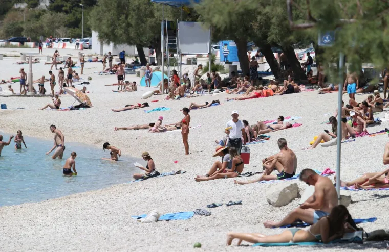 Neuobičajen prizor: U srcu sezone plaže na Jadranu se tek počinju puniti