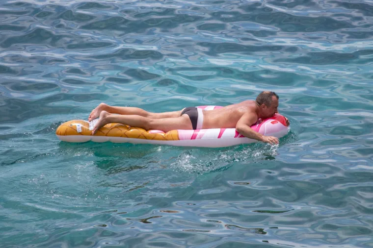 Neuobičajen prizor: U srcu sezone plaže na Jadranu se tek počinju puniti