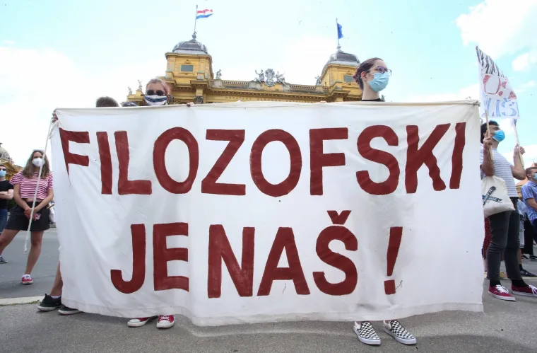 'Filozofski je naš': Inicijativa za Filozofski prošetala Zagrebom i pokazala svoje nezadovoljstvo zbog smjena na Fakultetu