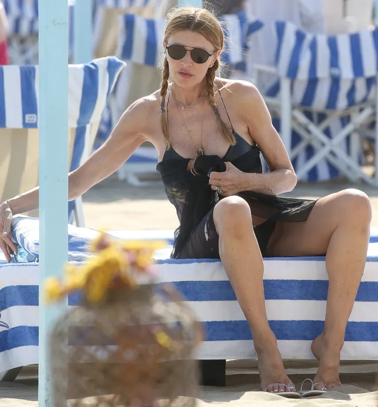 NJEZINA UBOJITA FIGURA NIJE PRO&Scaron;LA NEZAMIJEĆENO: Atraktivna glumica mamila je uzdahe u bikiniju