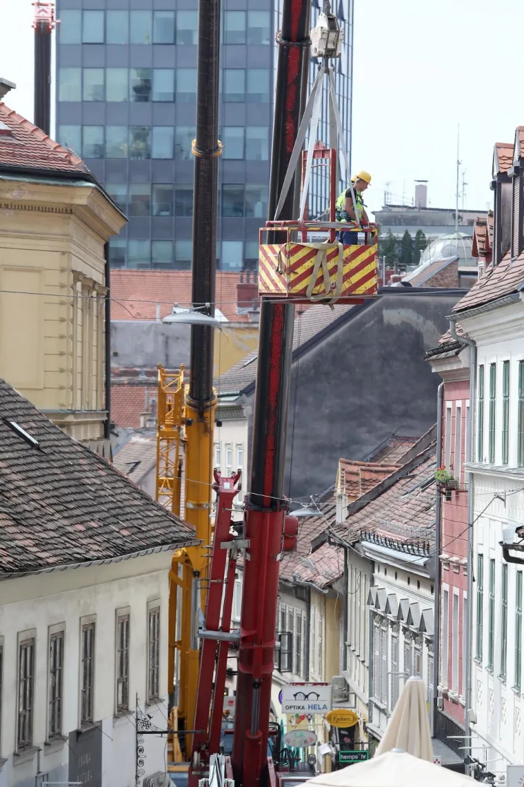 Dizalice caruju srcem Zagreba: Počela sanacija Radićeve ulice od posljedica potresa