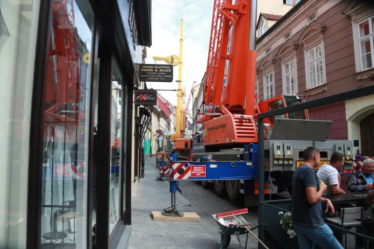 Dizalice caruju srcem Zagreba: Počela sanacija Radićeve ulice od posljedica potresa