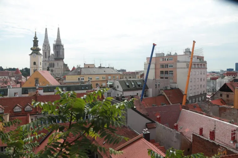 Dizalice caruju srcem Zagreba: Počela sanacija Radićeve ulice od posljedica potresa