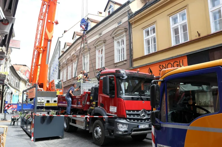 Dizalice caruju srcem Zagreba: Počela sanacija Radićeve ulice od posljedica potresa